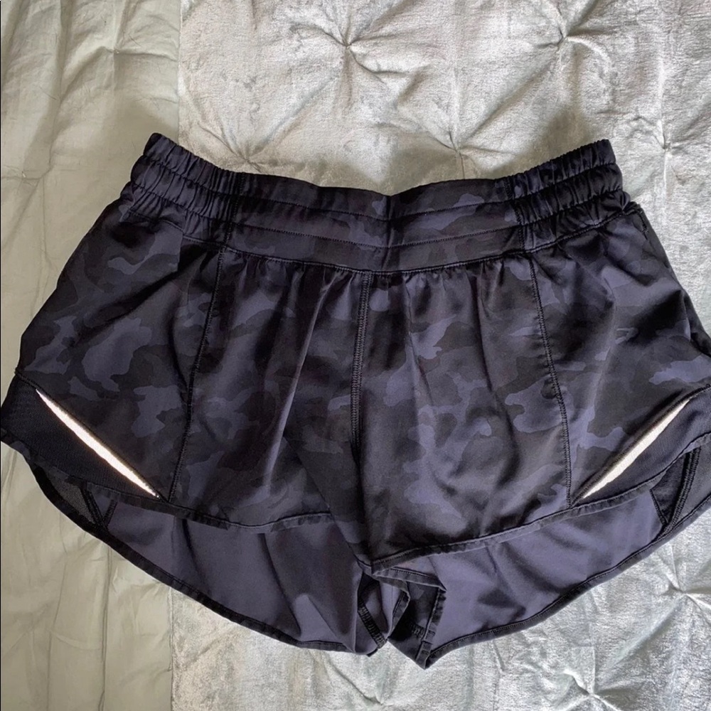 Lululemon Hotty Hot Short- Camo Size 8